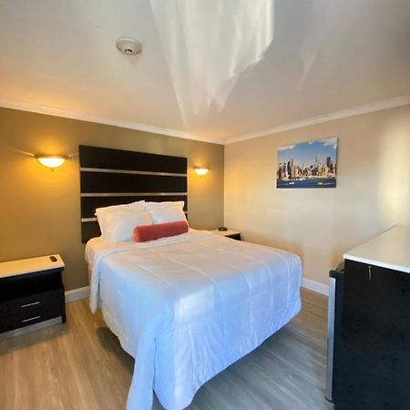 Relax Inn North Babylon Extérieur photo