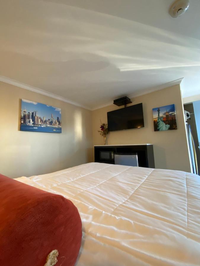 Relax Inn North Babylon Extérieur photo