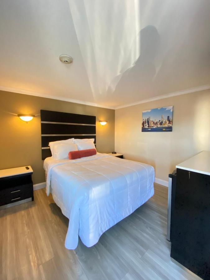 Relax Inn North Babylon Extérieur photo