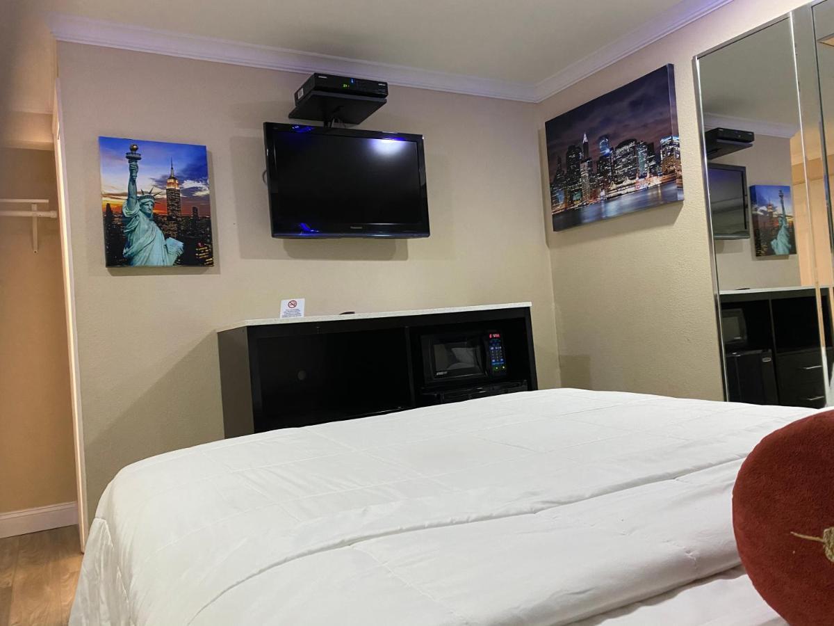 Relax Inn North Babylon Extérieur photo